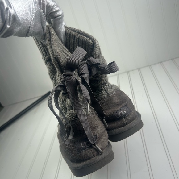 UGG Boot Bootie Cable Knit Bow Ribbon Lace Back Isla Gray Suede Womenโs Size 6 - Picture 8 of 10